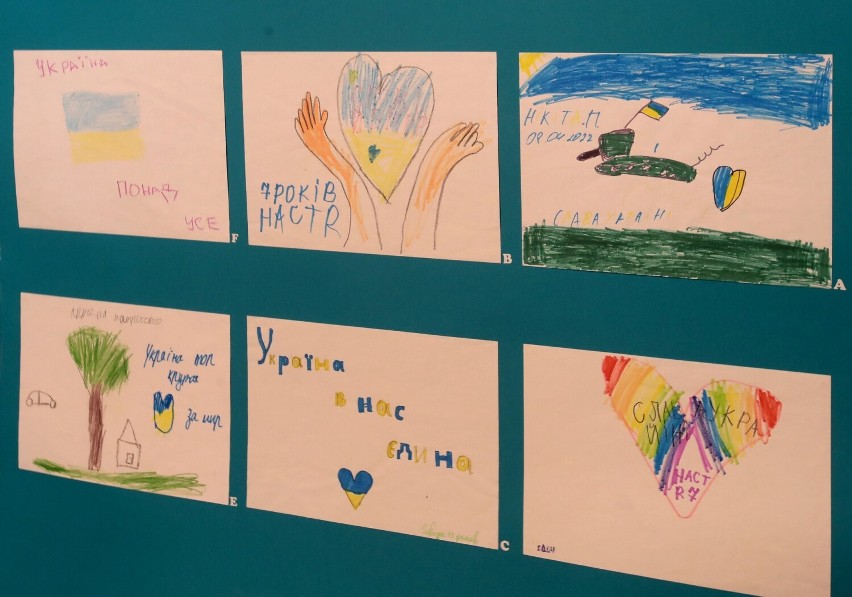 Wystawa prac ukraińskich dzieci "Wojna namalowana kredką - rok po..." [ZDJĘCIA]