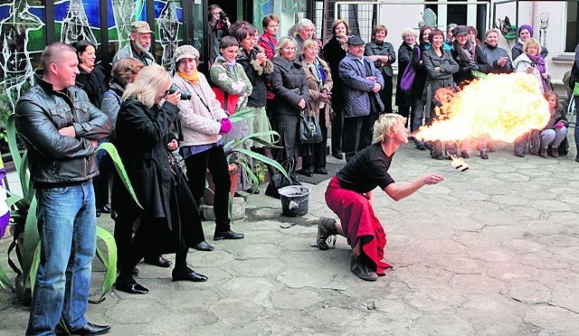 Na dzień nauczyciela młodzież zrobiła dla pedagogów specjalny pokaz