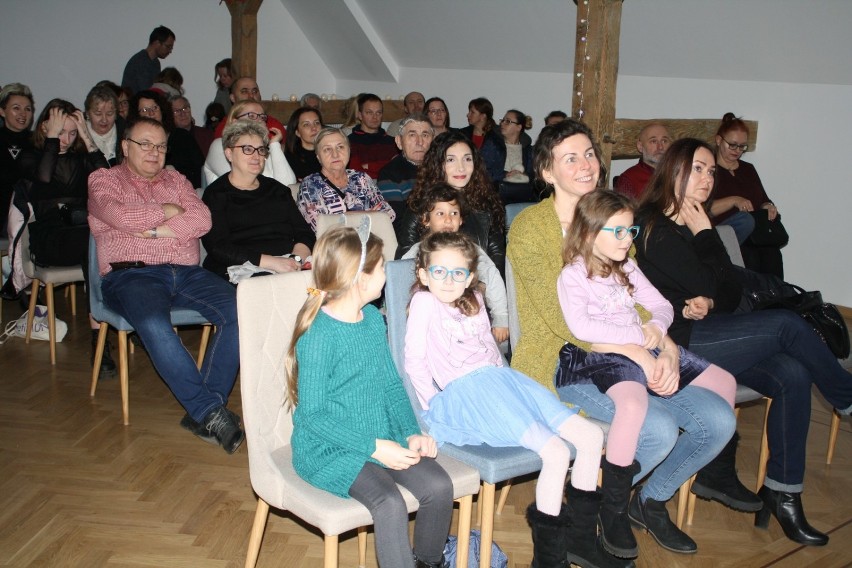 Gniezno: kolędowe jam session w Starym Ratuszu. Zagrali gnieźnieńscy muzycy, a śpiewali wszyscy