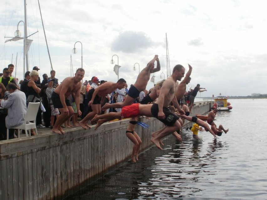 Rok temu 60 osób wskoczyło do wody z sopockiego mola, by...
