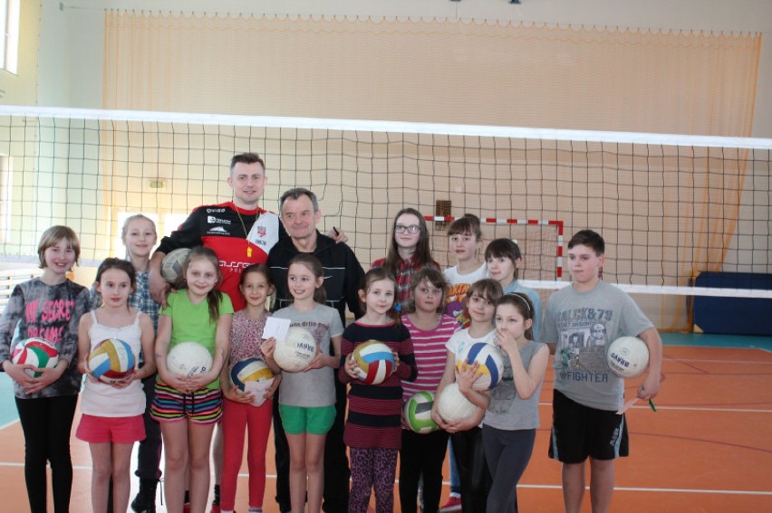 Wioska Dziecięca w Kraśniku: Dzieci odwiedził mistrz świata w siatkówce, Krzysztof Ignaczak