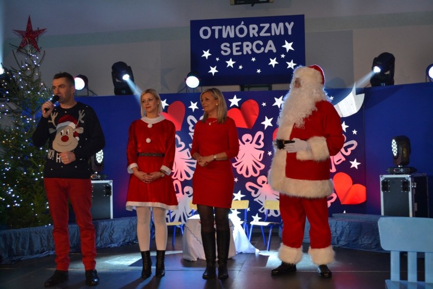 Otwórzmy Serca - Kiermasz Świąteczny w Szkole Podstawowej nr...