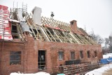 Malbork. Prace na Przedzamczu idą zgodnie z planem. Na zamkowym placu budowy zawisła wiecha