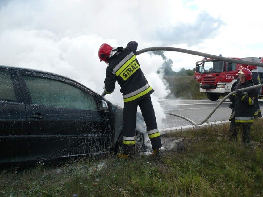 Pożar Volkswagena w okolicach Areny Ostróda