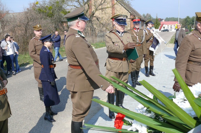 Grupa Rekonstrukcji Historycznej Formacji Granicznej uczciła w Jeziorkach pamięć kpr. Piotra Konieczki i innych bohaterów. Zobaczcie zdjęcia