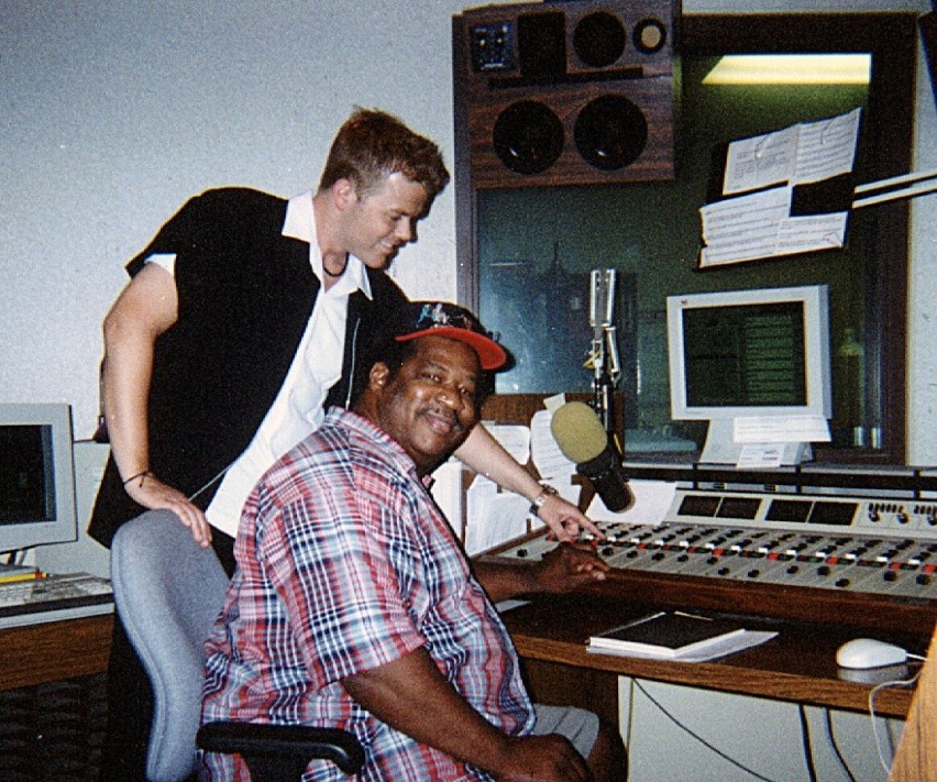 Drew Verbis i Jerry Lawson w amatorskiej radiostacji KJZZ.