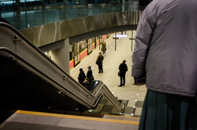 Utrudnienia w metrze. Awaria systemu na placu Wilsona i Marymont. Składy jeżdżą wolniej