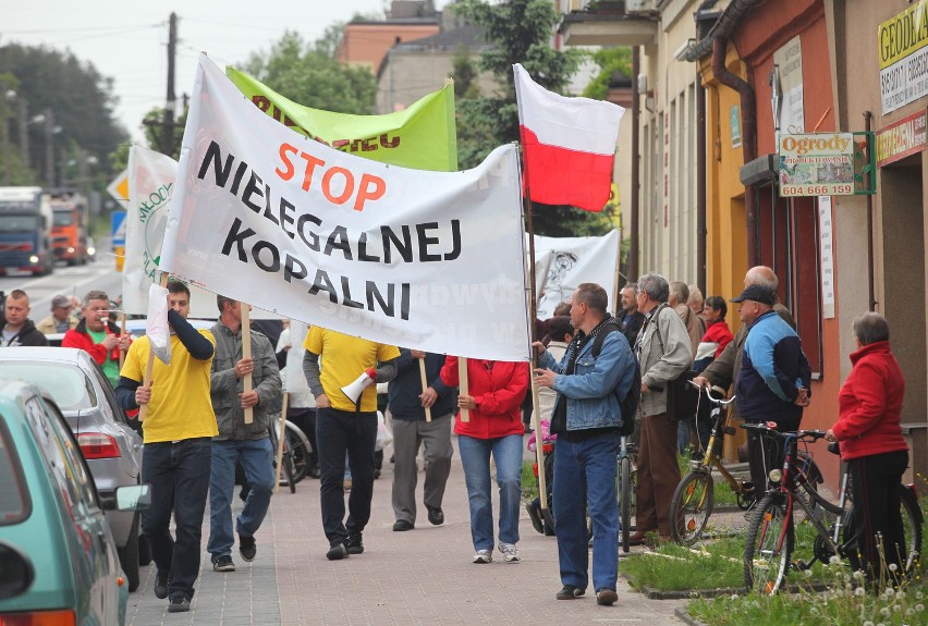 Miasteczko protestujących przed starostwem w Piotrkowie