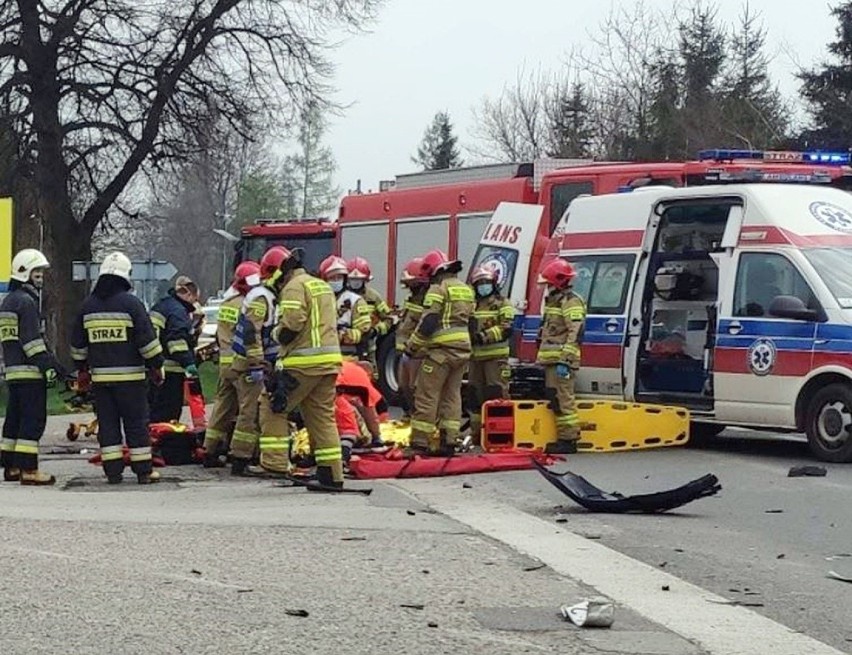 Wypadek w Łodygowicach. Rany został motocyklista z...