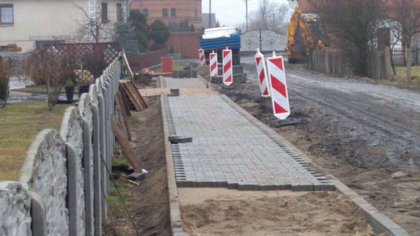 Trwa przebudowa ulicy Parkowej w Wilkowie Polskim