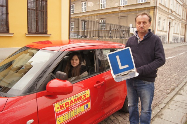 Wiesław Krupa instruktorem nauki jazdy jest od 12 lat. Obecnie uczy kierować autem m.in. Kamilę Kacałę