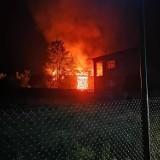Nocny pożar budynku gospodarczego w Kalinie  