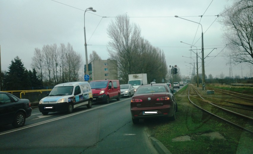 Pomimo małych uszkodzeń pojazdów na miejsce musiało przybyć...