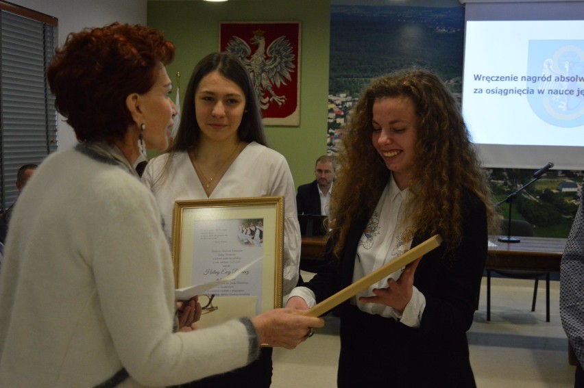 Nagrody za osiągnięcia w nauce języka kaszubskiego dla gimnazjalistów z gminy Sierakowice - ZDJĘCIA