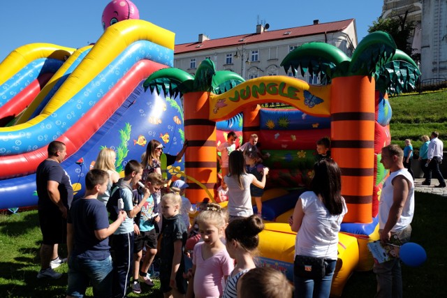 W niedzielę na rynku w Przemyślu, odbył się IV Dzień Dziecka. Atrakcje dla dzieci przygotowała Przemyska Kongregacja Kupiecka i Towarzystwo Przyjaciół Dzieci.