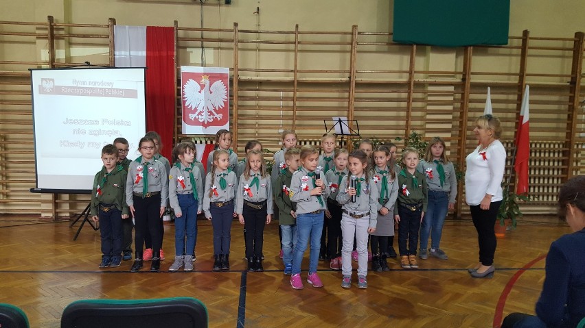 Uczniowie sosnowieckiej szkoły tak świętowali odzyskanie przez Polskę niepodległości 