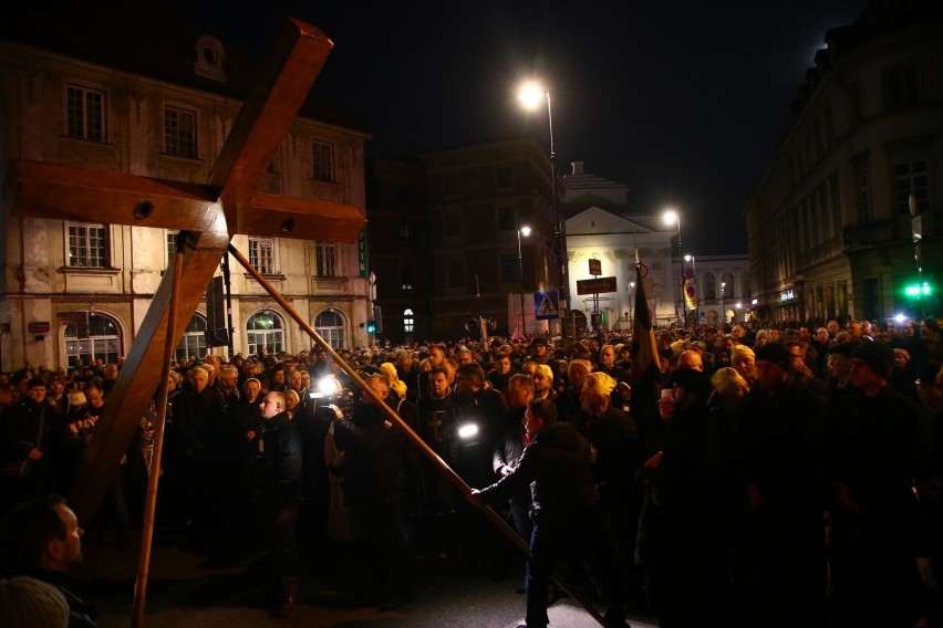 Centralna Droga Krzyżowa Warszawa 2019. Procesja w Wielki...