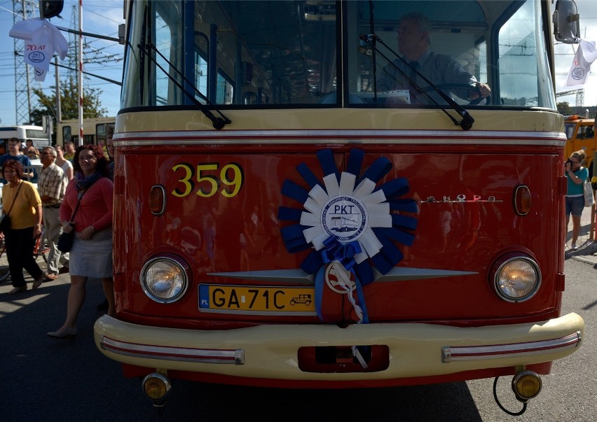 2013/ zdjęcia z parady trolejbusów w Gdyni z okazji 70-lecia...