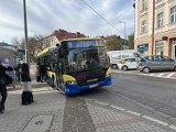 W dniu Wszystkich Świętych komunikacja miejska w Tarnowie za darmo. Będą też specjalne linie autobusowe w kierunku cmentarzy. WIDEO