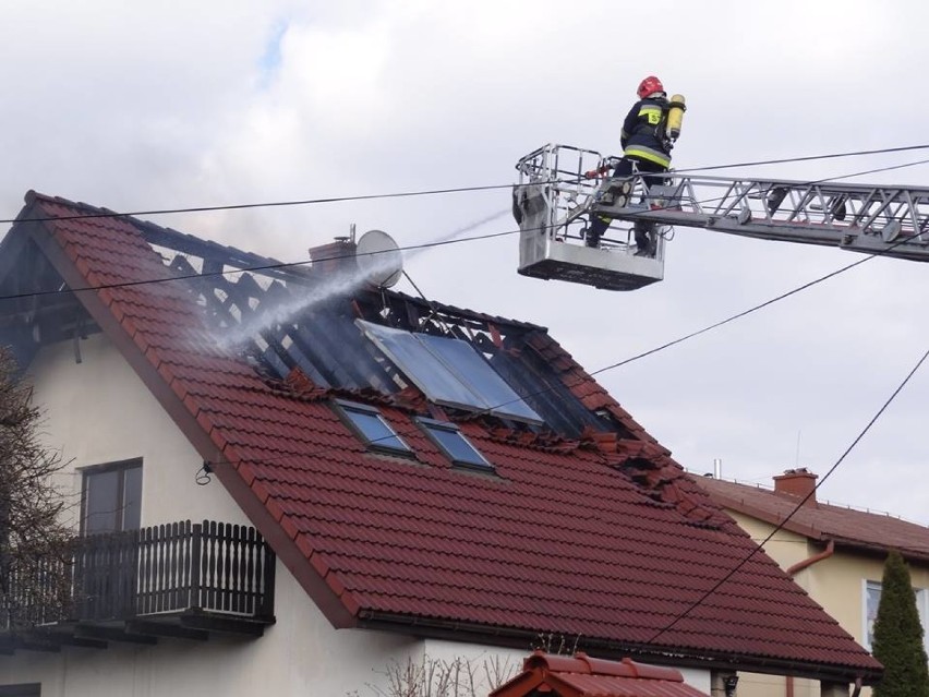 Pożar budynków na ulicy