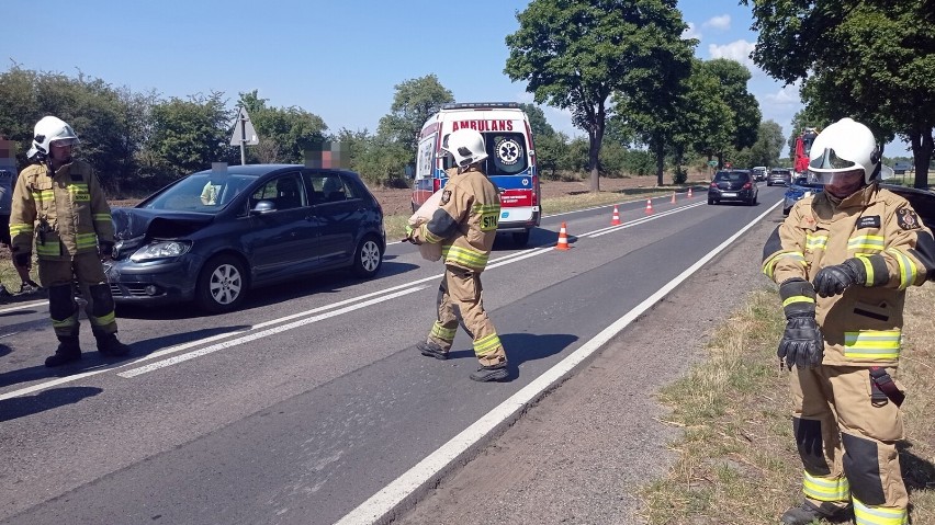 Utrudnienia na drodze po zderzeniu dwóch aut