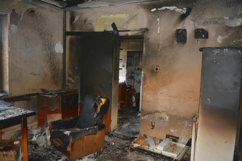 Pożar mieszkania w Broniewie. Podejrzany o podpalenie trafił do szpitala psychriatycznego [zdjęcia]
