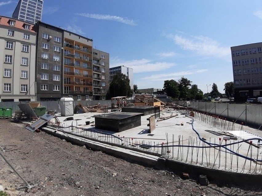Wstrzymana budowa hotelu przy ulicy Moniuszki w Katowicach