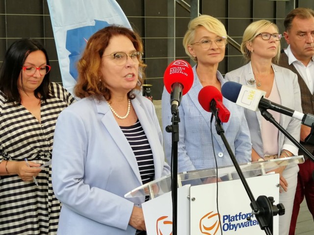 Marszałek Małgorzata Kidawa - Błońska podczas spotkania zorganizowanego na scenie plenerowej Regionalnego Centrum Kultury