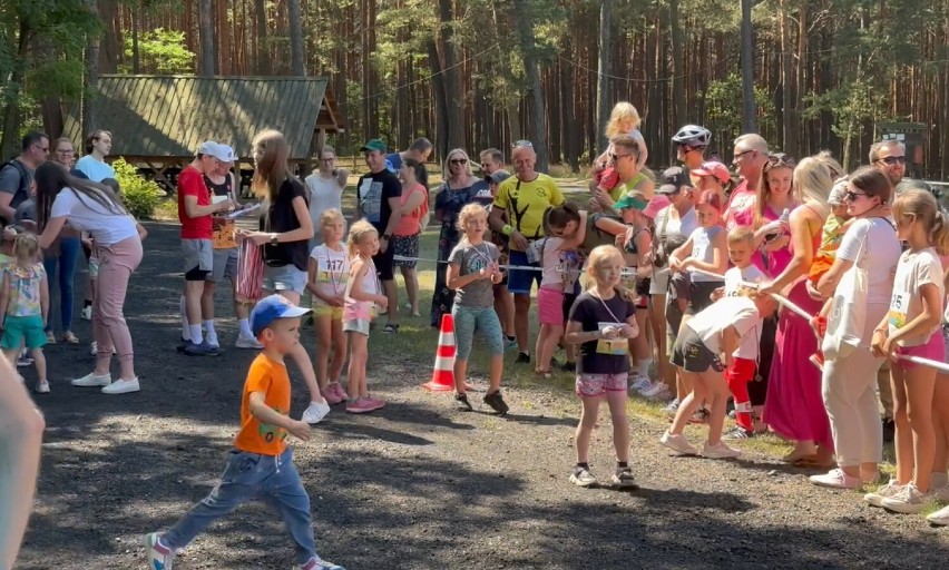 Kids Run 2023 w Załęczu. Na starcie stawiły się dziesiątki dzieciaków 