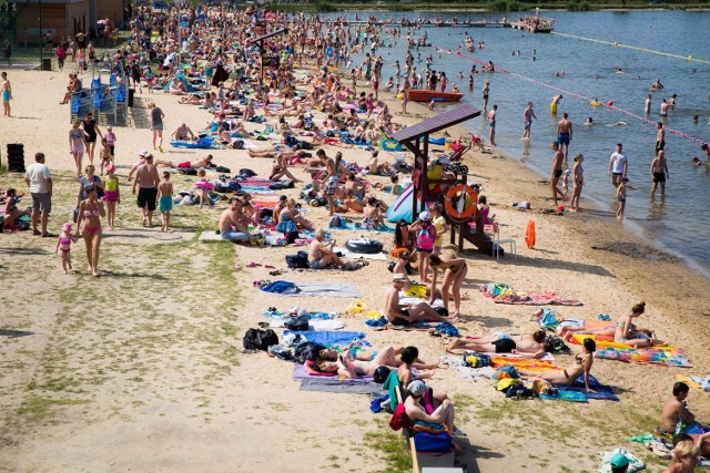 Znakowanie rowerów, waterball, podstawowe tajniki żeglarstwa i wiele innych atrakcji czeka na uczestników festynu „Bezpieczne wakacje na plaży miejskiej 2016”. W niedzielę, 26.06, w godz. 11.00–15.00, białostoczanie poznają bezpieczne formy letniego wypoczynku.

W trakcie imprezy białostoczanie będą mogli nauczyć się, jak właściwie reagować podczas ratowania osób tonących, jak udzielać pierwszej pomocy przedmedycznej i jak zachować bezpieczeństwo w kontakcie ze zwierzętami. Na plaży będzie można obejrzeć specjalistyczny sprzęt Straży Miejskiej, Policji, Straży Pożarnej, Wodnego Ochotniczego Pogotowia Ratunkowego, Wojewódzkiej Stacji Pogotowia Ratunkowego w Białymstoku.