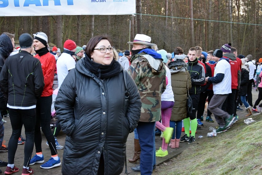 XII Bieg Sylwestrowy w Pile: około 1200 biegaczy wzięło udział w tegorocznej imprezie. Zobacz zdjęcia
