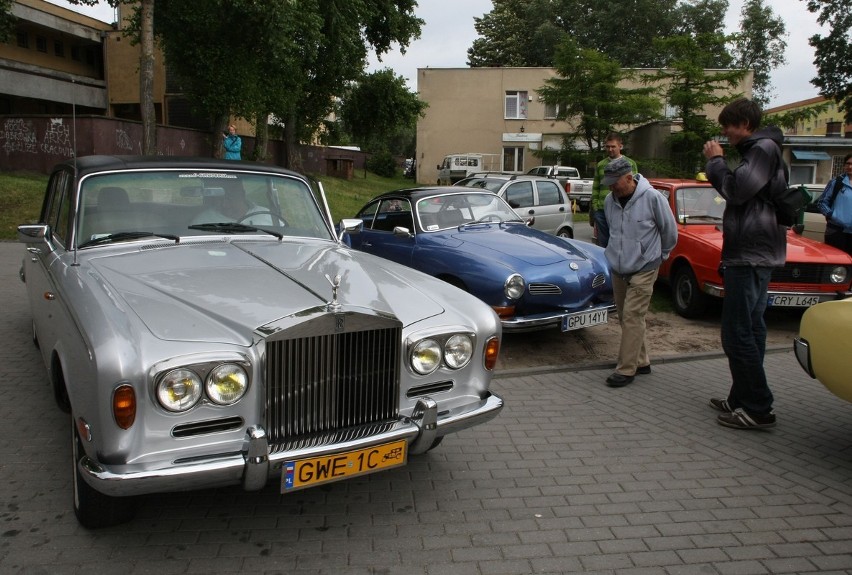 Automobile i automobiliści przedwojennej Gdyni - zlot zabytkowych samochodów. Zdjęcia z imprezy