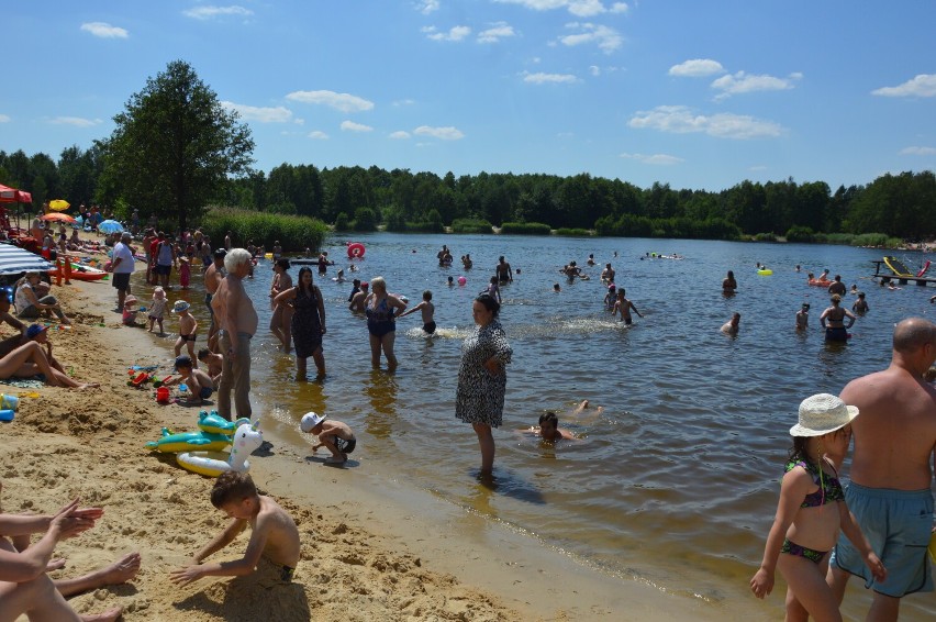 Ruszył sezon na kąpielisku Patyki koło Zelowa. W niedziele zawitały tam tłumy plażowiczów