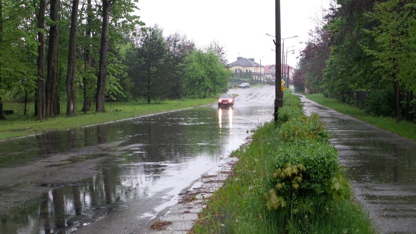 Zalane drogi po ulewie w powiecie olkuskim [ZDJĘCIA, WIDEO]