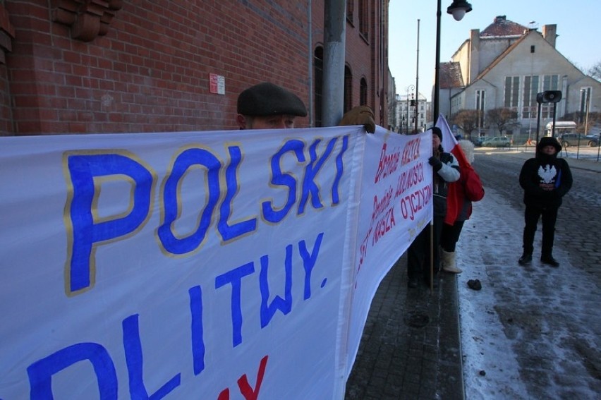Protest w Poznaniu przed siedzibą Gminy Żydowskiej w...