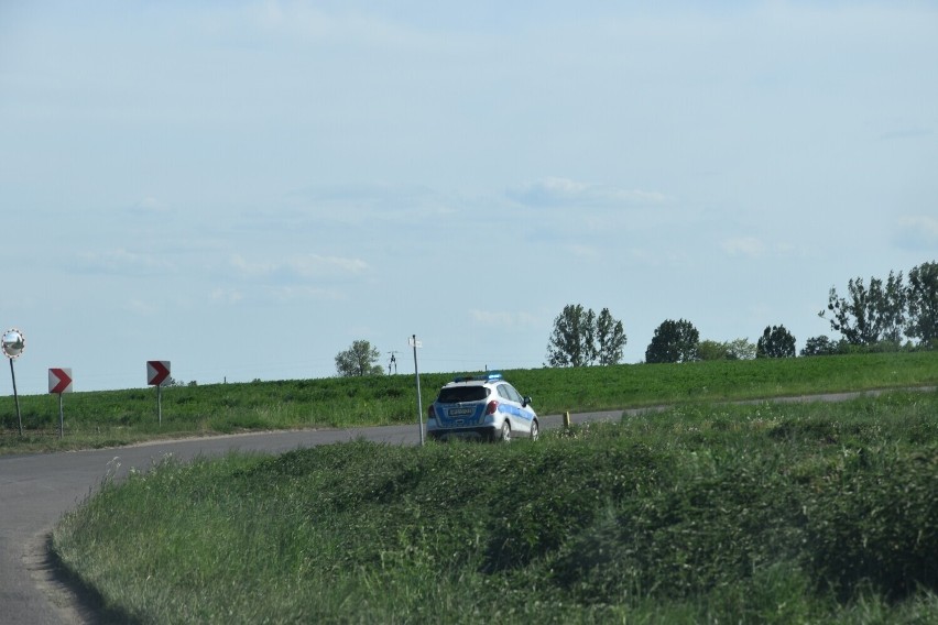 Jeden z policjantów został ranny w nogę, drugi w brzuch....