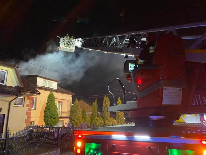 Pożar w Lgocie Wielkiej. Płonęło poddasze domu jednorodzinnego. ZDJĘCIA