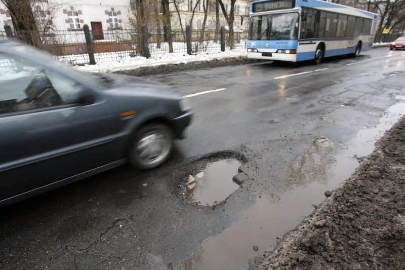 Legnica: Niebezpiecznie na ulicy Chojnowskiej (ZDJĘCIA)