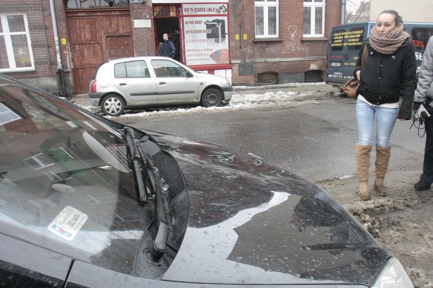 Zniszczone auta w Legnicy (ZDJĘCIA)