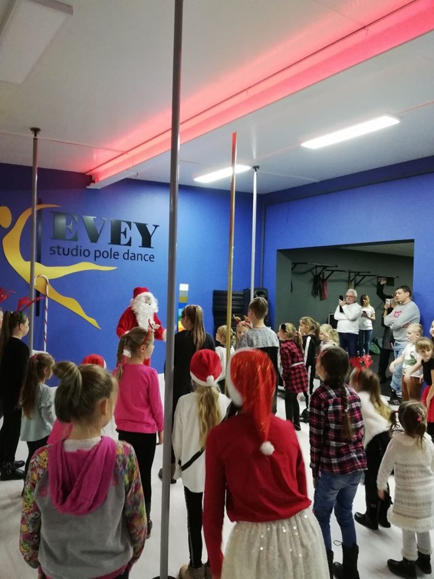 Evey Studio Pole Dance w Mikołajki zamieniło się w świąteczną krainę iluzji i magii