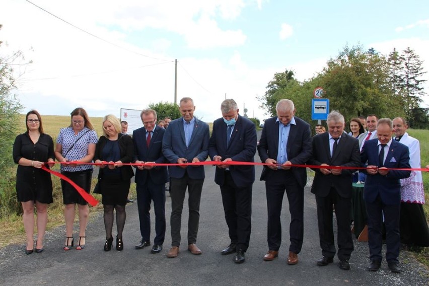 Nowa droga w gminie Radomin oficjalnie otwarta [zobacz zdjęcia]