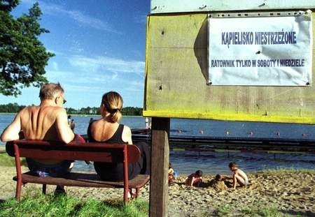 Ośrodek Vida-Tour posiada atrakcyjne kąpielisko i plażę nad jeziorem Szteklin.Fot. Krzysztof Korczak