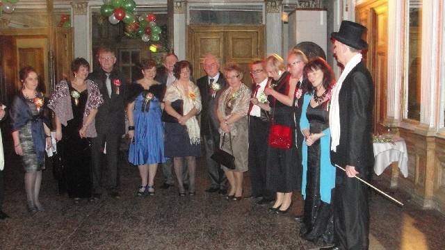 Uczestnicy balu charytatywnego w pałacu Jedlinka