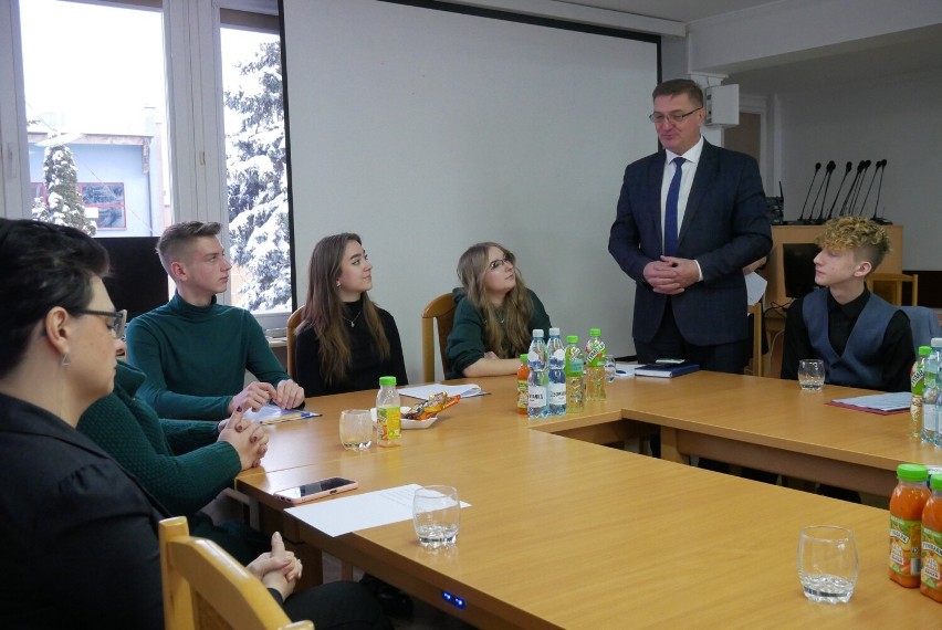 Młodzi mają swój głos w powiecie krasnostawskim. Rozpoczęła Działalność Młodzieżowa Rada Powiatu