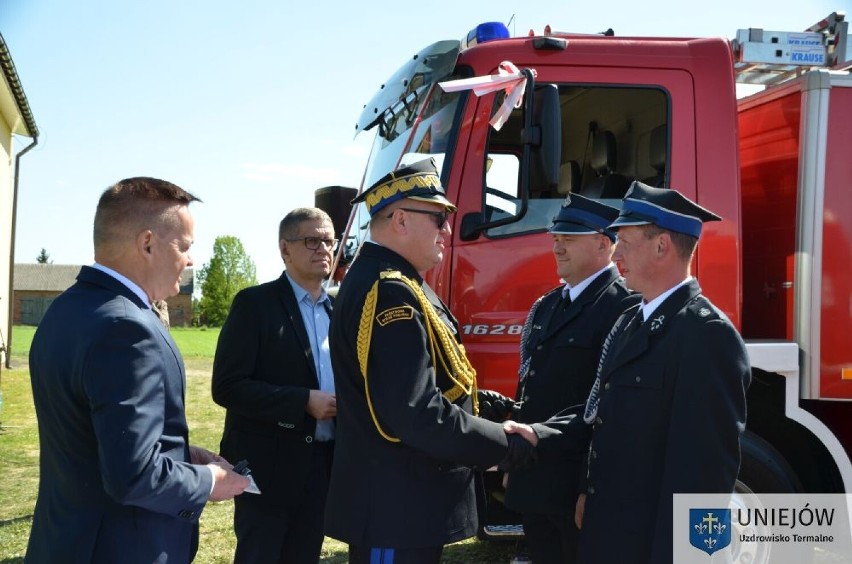 Gminny Dzień Strażaka odbył się w Wieleninie w gminie Uniejów. Była niejedna okazja do świętowania ZDJĘCIA