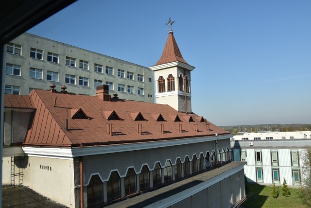 Kapelan pełnił posługę na terenie szpitala oraz w kaplicy szpitalnej. Ta została już zdezynfekowana i ponownie odprawiane są w niej nabożeństwa