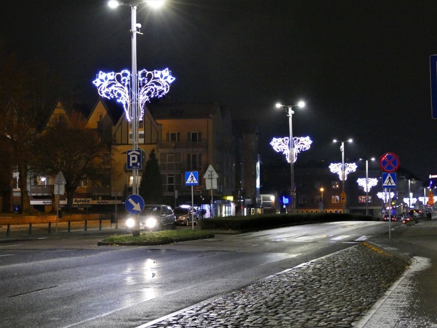 W Koszalinie pojawiły się pierwsze świąteczne dekoracje.