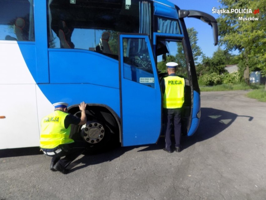 Myszków: Policja bada autokary, którymi najmłodsi wyjeżdżają na wycieczki [ZDJĘCIA]