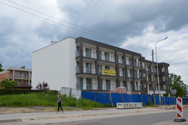Spółdzielnia "Kazimierz" wstrzymała prace przy budowie apartamentowca przy ulicy Tysiąclecia w Skarżysku - Kamiennej. Właściciele wciąż nie odebrali kupionych mieszkań.
