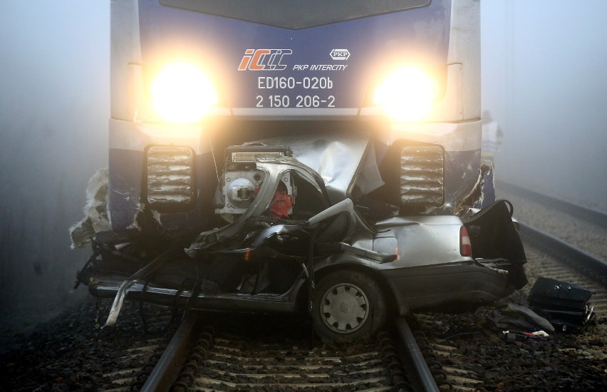Wypadek na przejeździe w Piotrkowie: Przyczyny wypadku na...